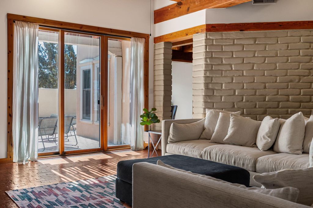 Image 12 of property listing at 19 Roadrunner Trail, Placitas, NM 87043