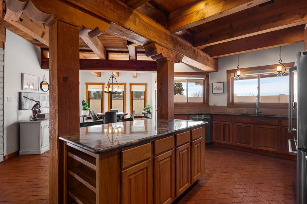 Image 17 of property listing at 19 Roadrunner Trail, Placitas, NM 87043