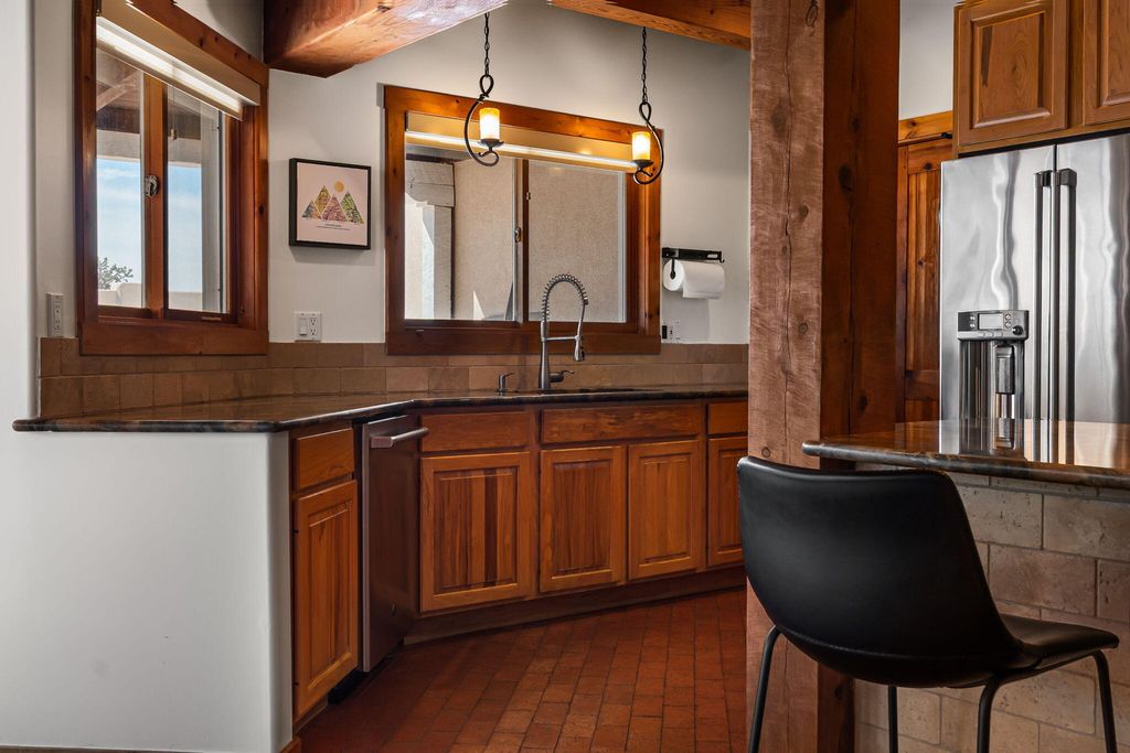 Image 19 of property listing at 19 Roadrunner Trail, Placitas, NM 87043