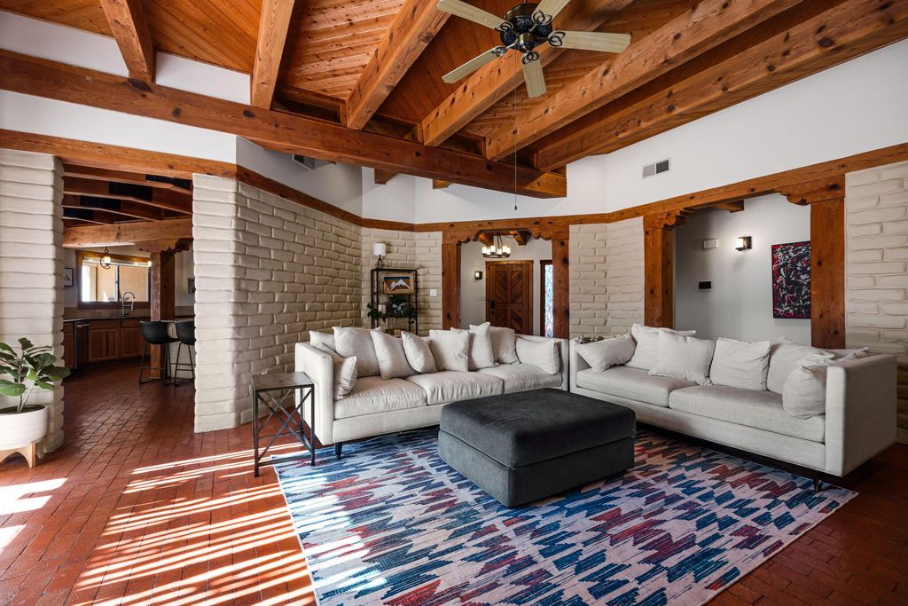 Image 7 of property listing at 19 Roadrunner Trail, Placitas, NM 87043