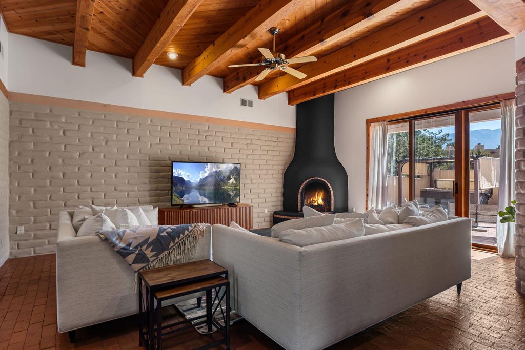 Image 8 of property listing at 19 Roadrunner Trail, Placitas, NM 87043