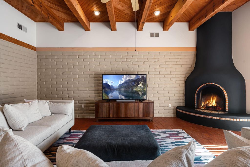 Image 9 of property listing at 19 Roadrunner Trail, Placitas, NM 87043