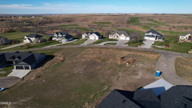 3707 Ridge Way, Bismarck, ND 58503 property photo