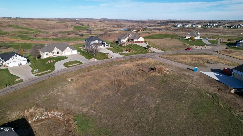 3707 Ridge Way, Bismarck, ND 58503 photo 5