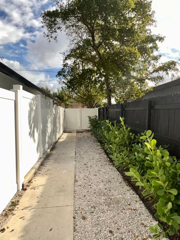 140 SW 5th Avenue, Delray Beach, FL 33444