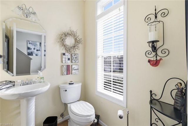 252 Brooks Landing Drive, Winston-salem, NC 27106