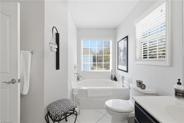 252 Brooks Landing Drive, Winston-salem, NC 27106