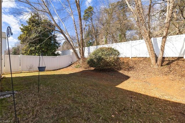 252 Brooks Landing Drive, Winston-salem, NC 27106