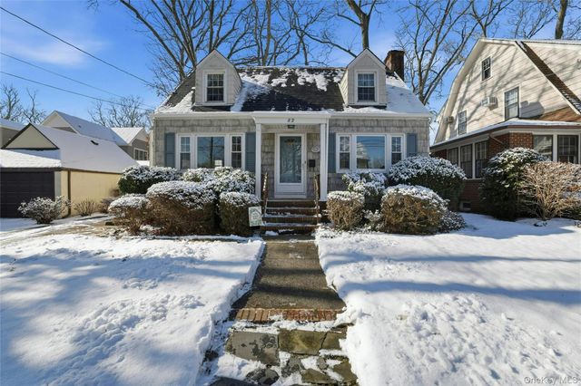 82 Spruce Avenue, Floral Park, NY 11001