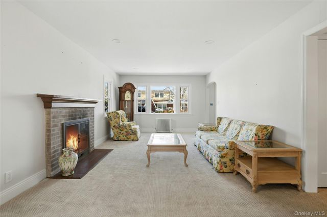 82 Spruce Avenue, Floral Park, NY 11001