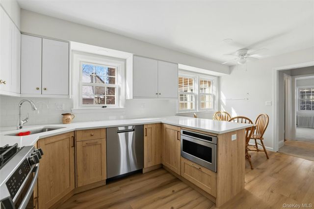 82 Spruce Avenue, Floral Park, NY 11001