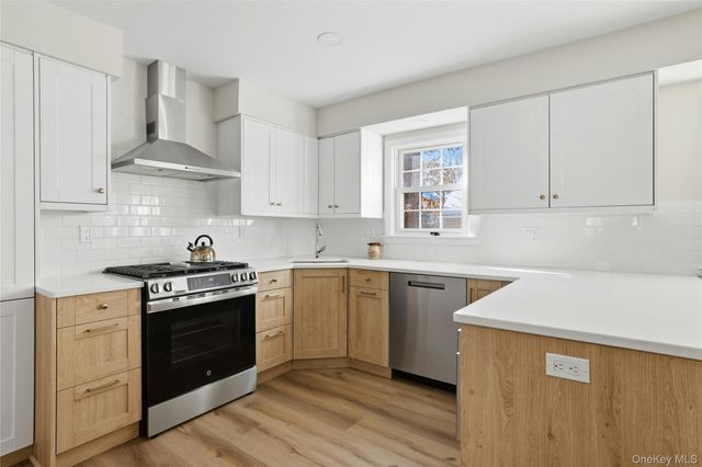 82 Spruce Avenue, Floral Park, NY 11001