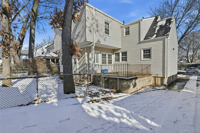 82 Spruce Avenue, Floral Park, NY 11001