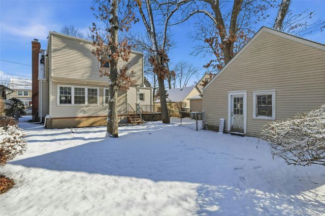 82 Spruce Avenue, Floral Park, NY 11001