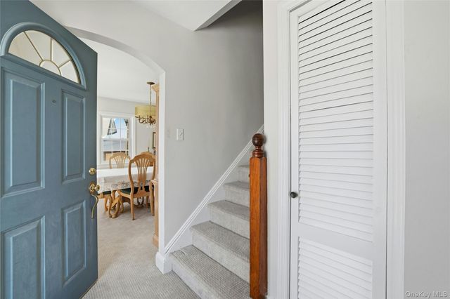 82 Spruce Avenue, Floral Park, NY 11001