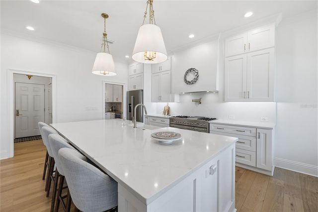 807 W WEST STREET, Tampa, FL 33602