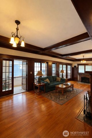 812 E Gwinn Place, Seattle, WA 98102
