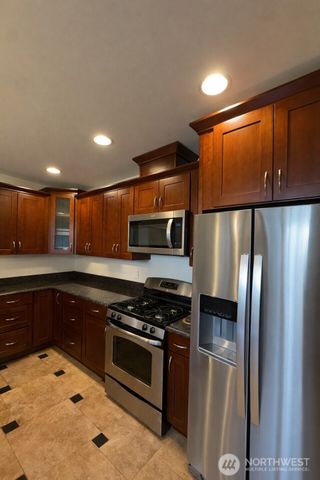 812 E Gwinn Place, Seattle, WA 98102