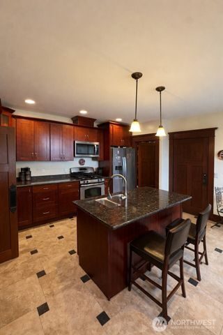 812 E Gwinn Place, Seattle, WA 98102