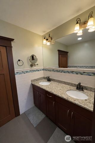 812 E Gwinn Place, Seattle, WA 98102
