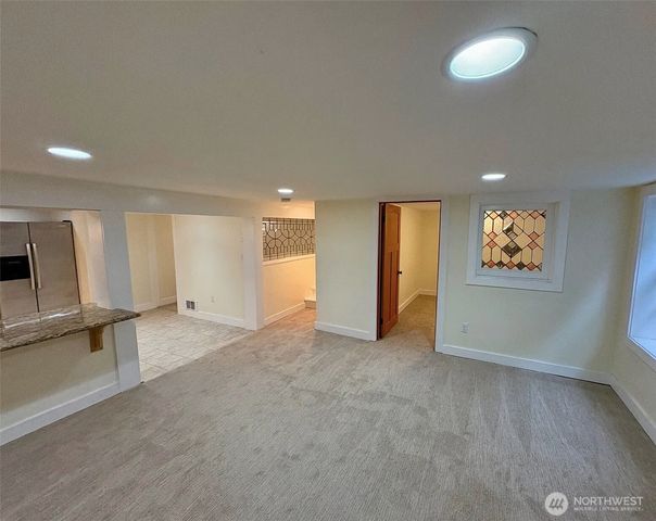 812 E Gwinn Place, Seattle, WA 98102