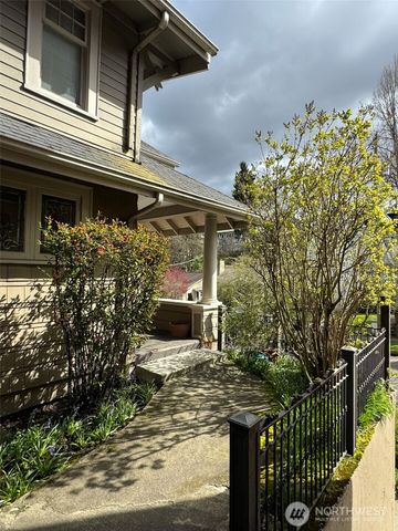 812 E Gwinn Place, Seattle, WA 98102