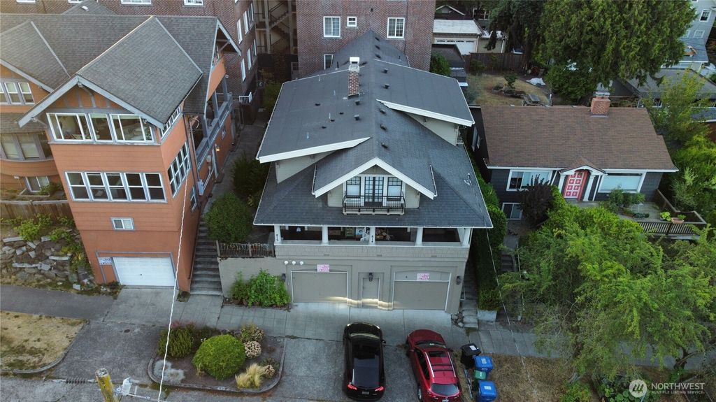 812 E Gwinn Place, Seattle, WA 98102