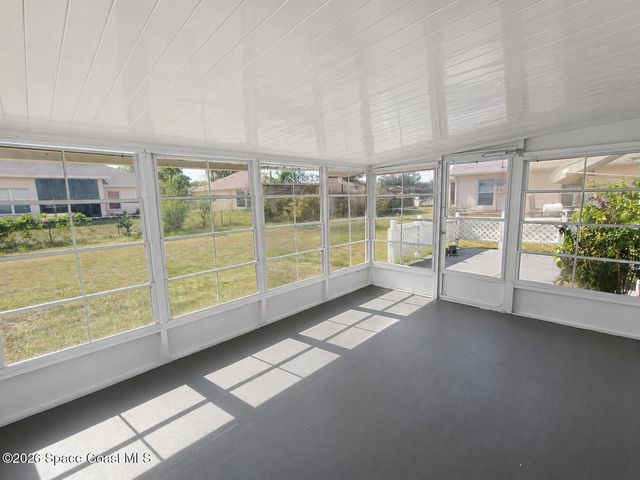 458 Borraclough Avenue NW, Palm Bay, FL 32907