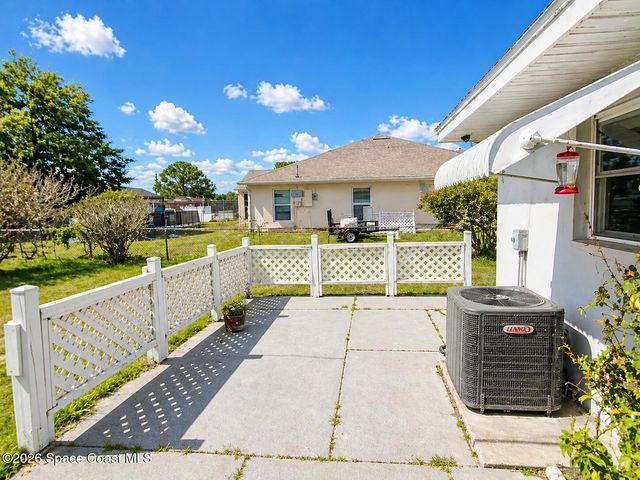 458 Borraclough Avenue NW, Palm Bay, FL 32907