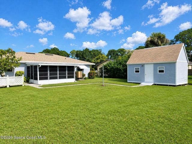 458 Borraclough Avenue NW, Palm Bay, FL 32907