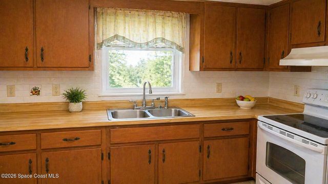 458 Borraclough Avenue NW, Palm Bay, FL 32907