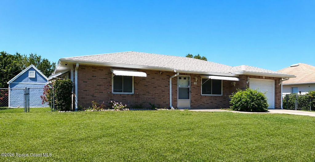 458 Borraclough Avenue NW, Palm Bay, FL 32907
