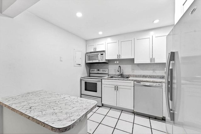 1681 NW 70th Avenue 102, Plantation, FL 33313