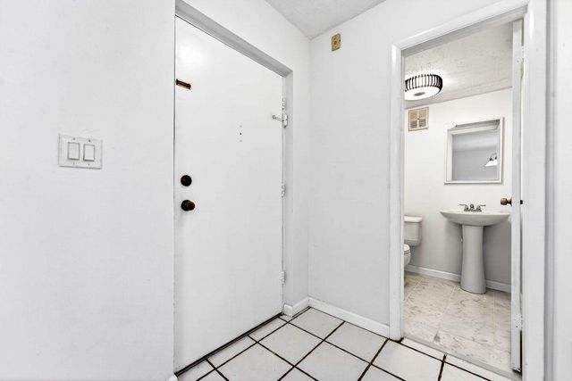 1681 NW 70th Avenue 102, Plantation, FL 33313