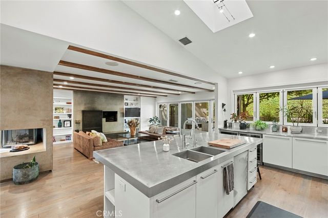 5128 Hillard, La Canada Flintridge, CA 91011