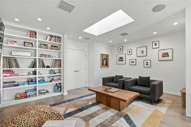 5128 Hillard, La Canada Flintridge, CA 91011