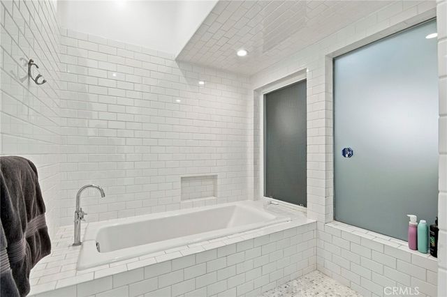 5128 Hillard, La Canada Flintridge, CA 91011
