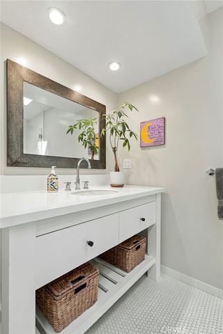 5128 Hillard, La Canada Flintridge, CA 91011
