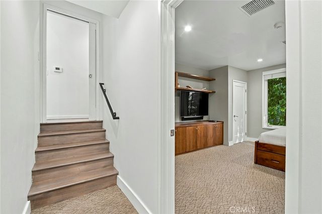5128 Hillard, La Canada Flintridge, CA 91011