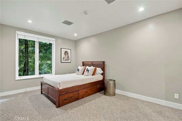 5128 Hillard, La Canada Flintridge, CA 91011