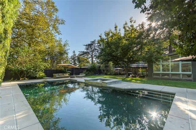 5128 Hillard, La Canada Flintridge, CA 91011