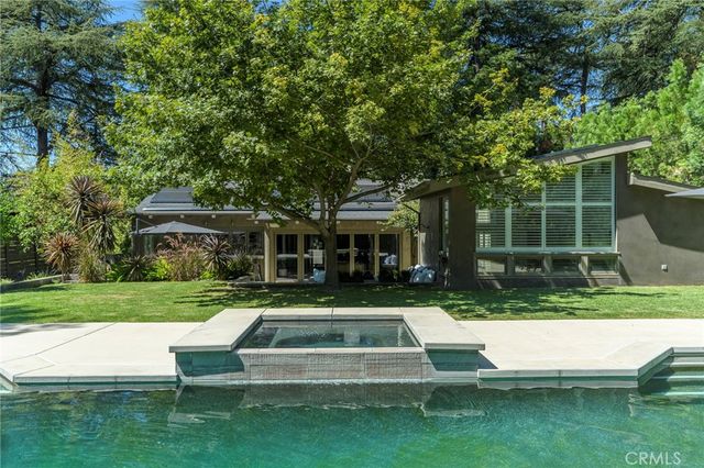 5128 Hillard, La Canada Flintridge, CA 91011
