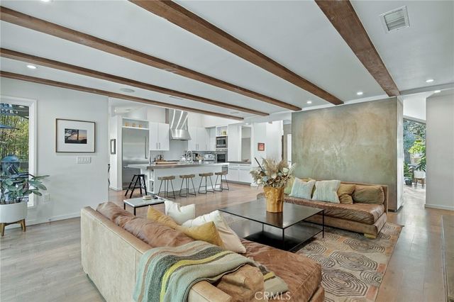 5128 Hillard, La Canada Flintridge, CA 91011