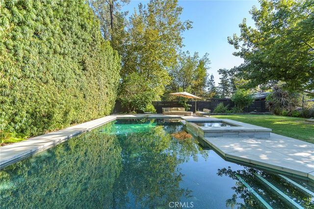 5128 Hillard, La Canada Flintridge, CA 91011