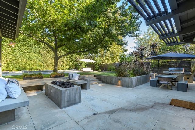 5128 Hillard, La Canada Flintridge, CA 91011