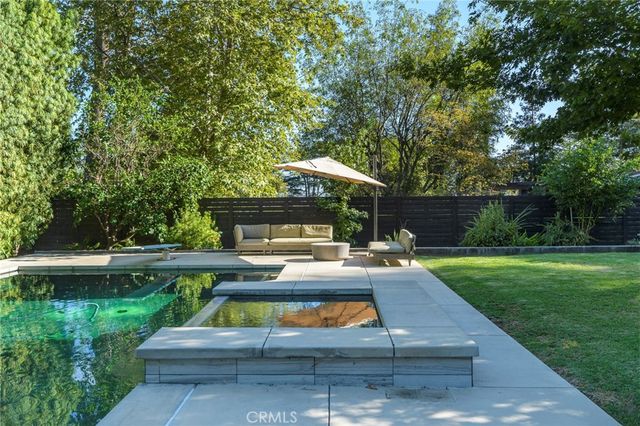 5128 Hillard, La Canada Flintridge, CA 91011