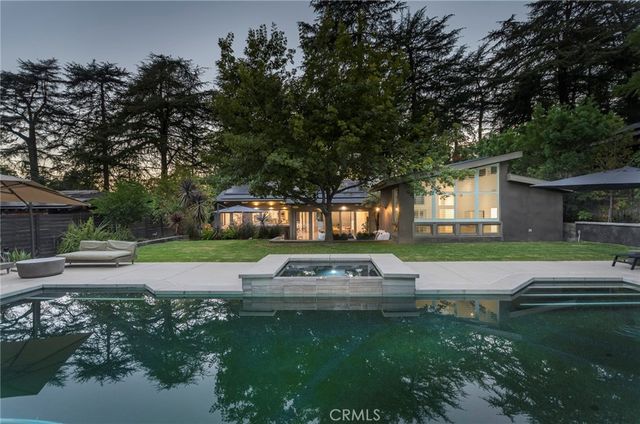 5128 Hillard, La Canada Flintridge, CA 91011