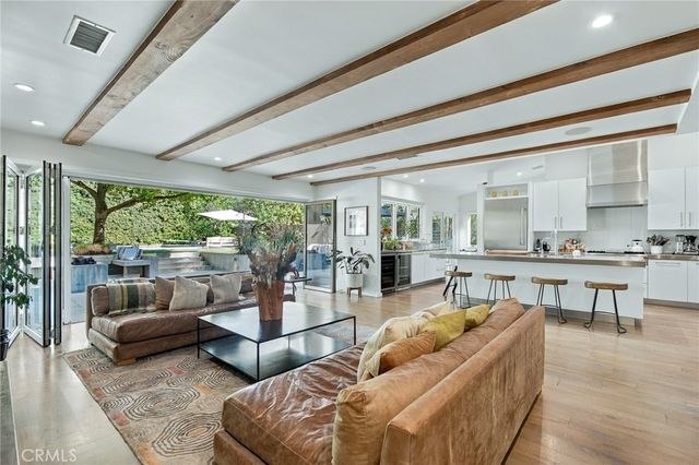 5128 Hillard, La Canada Flintridge, CA 91011