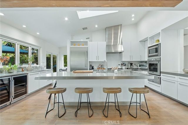 5128 Hillard, La Canada Flintridge, CA 91011