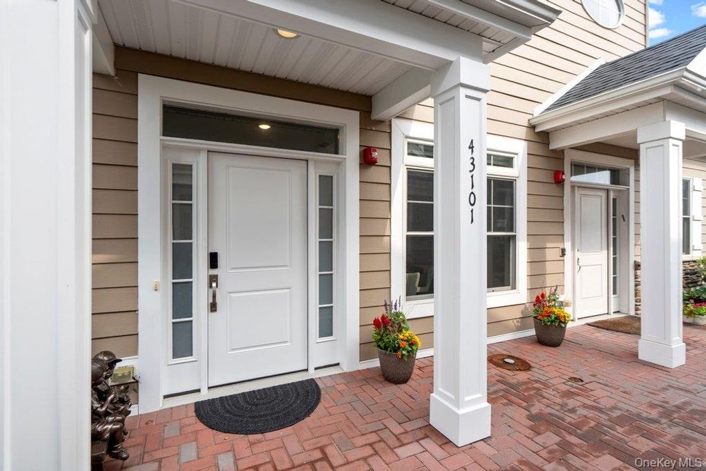 43101 Silver Birch Lane, Plainview, NY 11803 — photo 2
